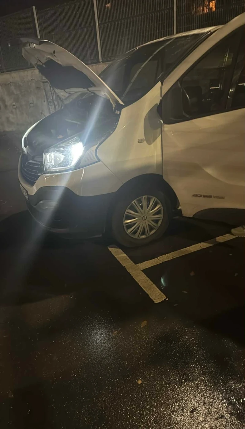 Renault Trafic, снимка 5 - Бусове и автобуси - 53098004