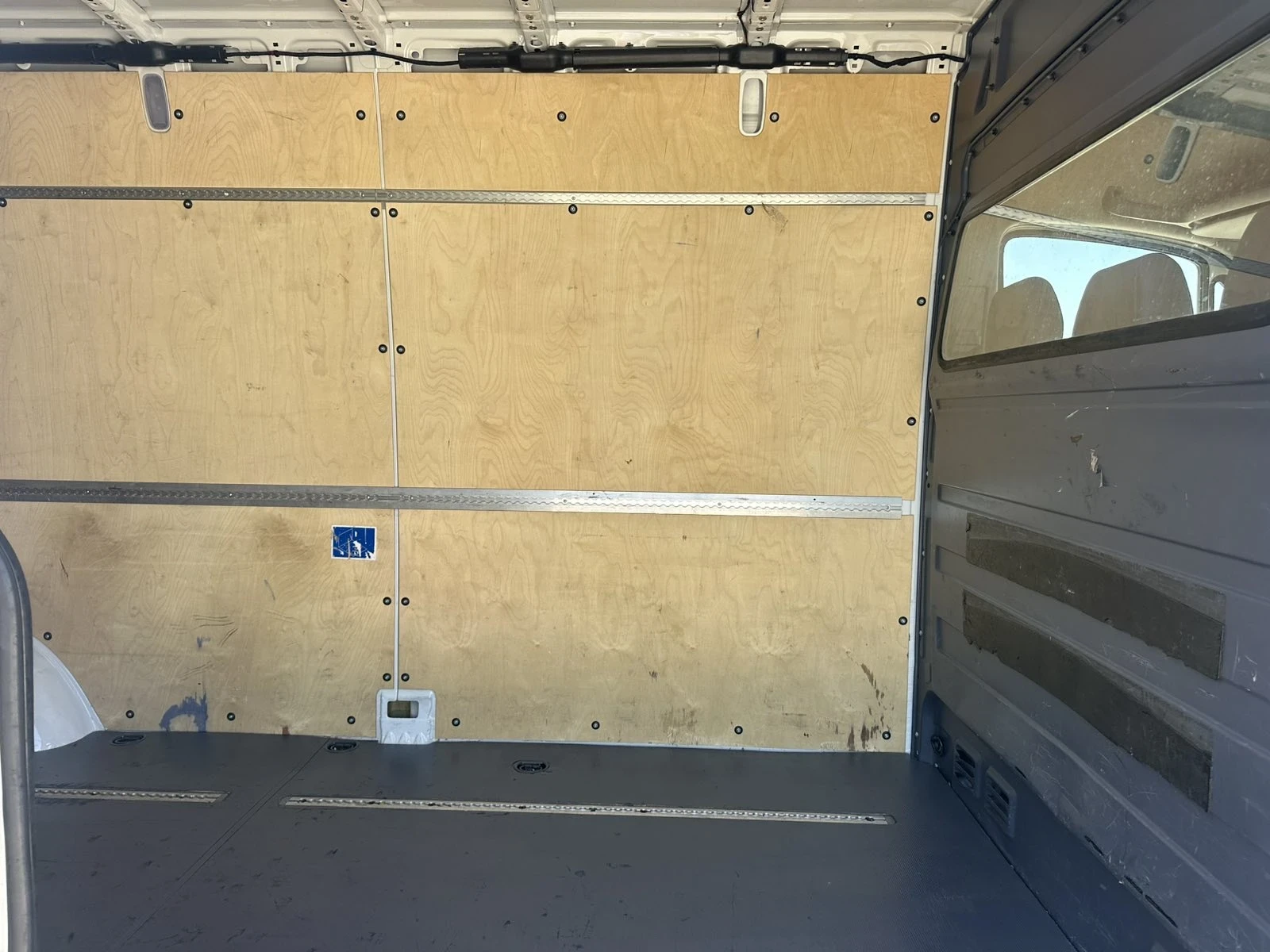 VW Crafter, снимка 9 - Бусове и автобуси - 55622527