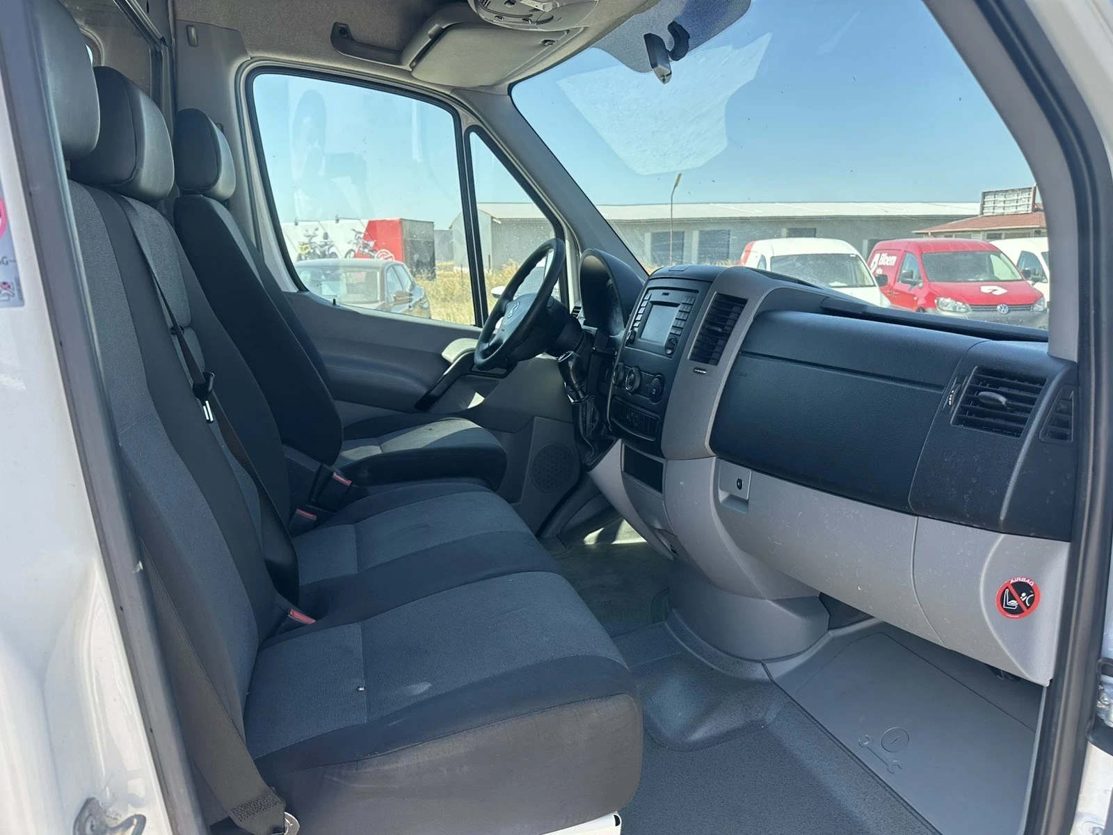 VW Crafter, снимка 10 - Бусове и автобуси - 55622527