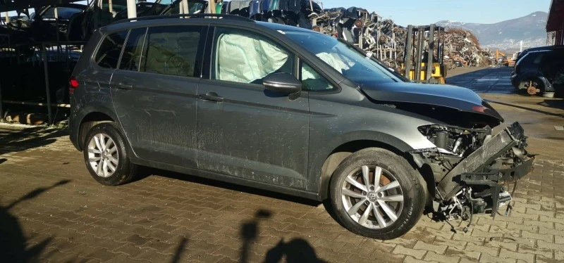 VW Touran 1.6, снимка 2 - Автомобили и джипове - 43195090