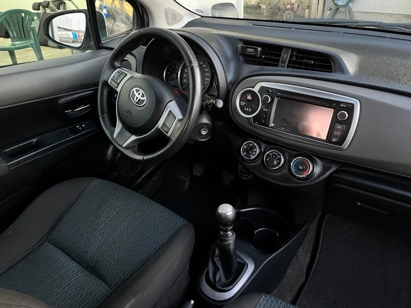 Toyota Yaris Товарен, снимка 6 - Автомобили и джипове - 46365293