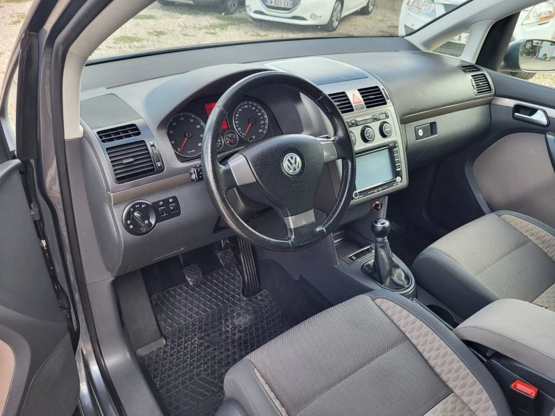 VW Touran 1.4i TURBO, снимка 9 - Автомобили и джипове - 46580458