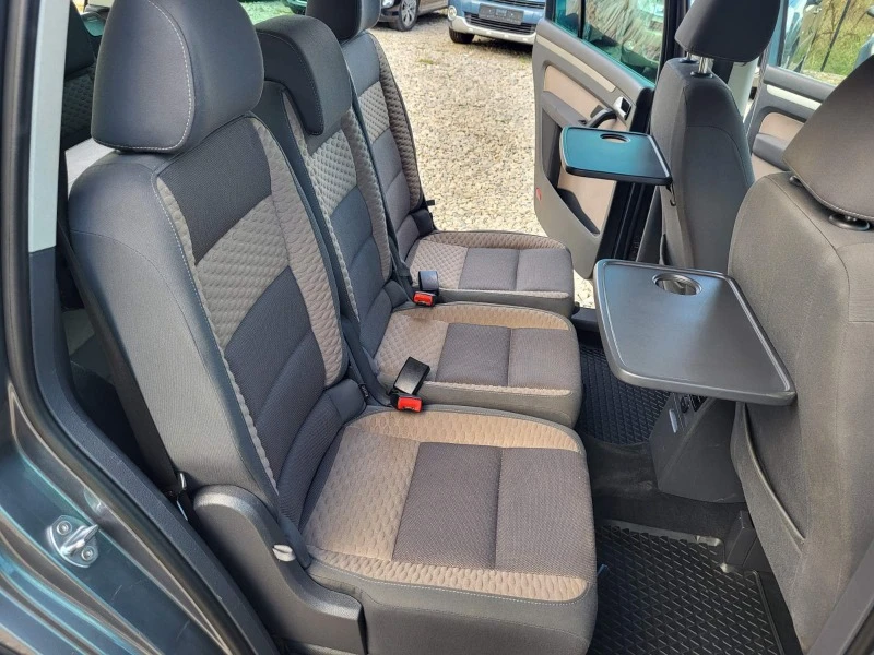 VW Touran 1.4i TURBO, снимка 14 - Автомобили и джипове - 46580458