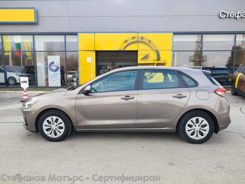 Hyundai I30 1.5 Бензин (110hp) MT6, снимка 4 - Автомобили и джипове - 48903783