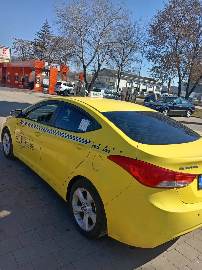 Hyundai Elantra, снимка 3 - Автомобили и джипове - 49390145