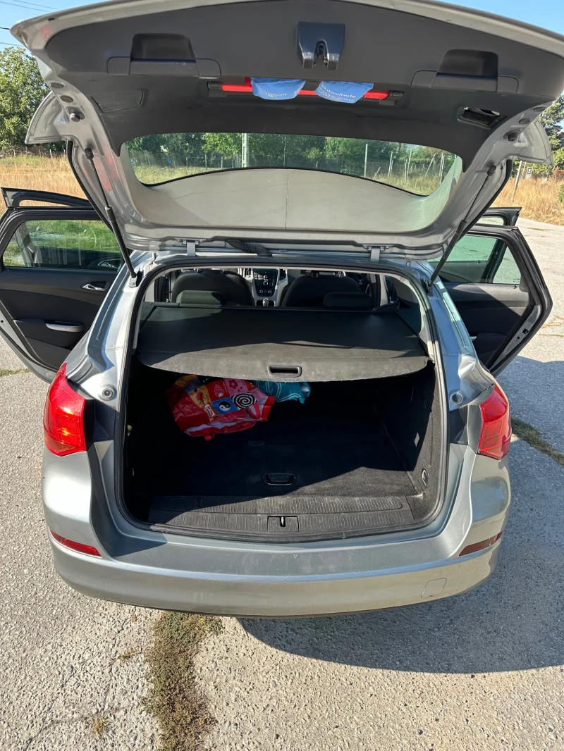 Opel Astra 1.7 CDTI, снимка 11 - Автомобили и джипове - 52315947