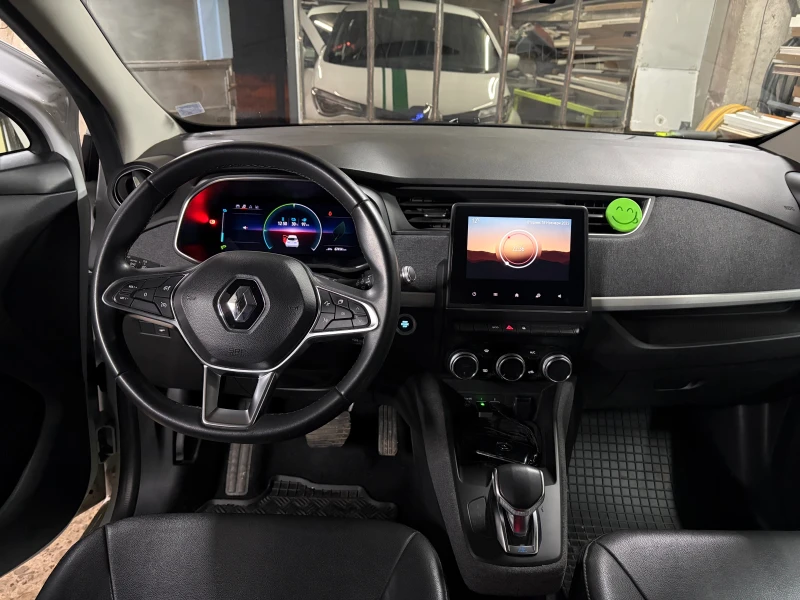 Renault Zoe, снимка 7 - Автомобили и джипове - 52459717