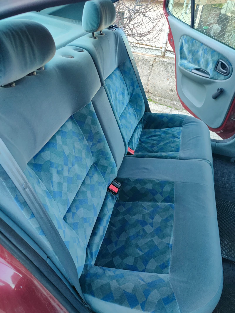 Renault Megane 1.6i, снимка 11 - Автомобили и джипове - 53405099