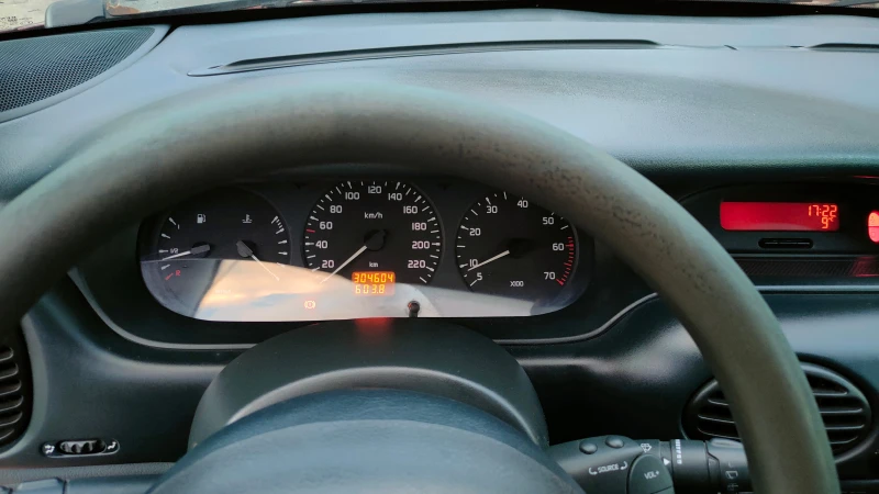 Renault Megane 1.6i, снимка 12 - Автомобили и джипове - 53405099