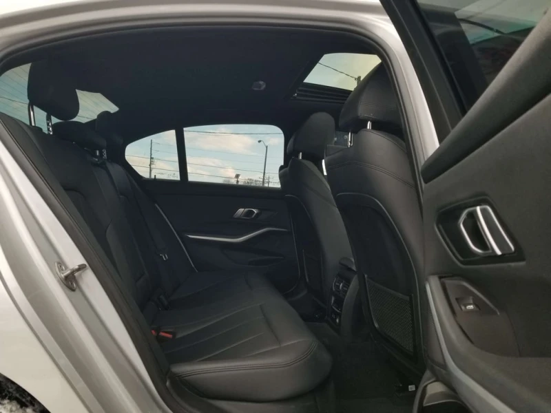 BMW 330 * xDrive * CARFAX * ЦЕНА ДО БГ, снимка 10 - Автомобили и джипове - 53405147