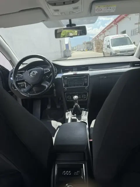 Skoda Superb, снимка 8 - Автомобили и джипове - 54788576