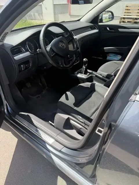 Skoda Superb, снимка 9 - Автомобили и джипове - 54788576