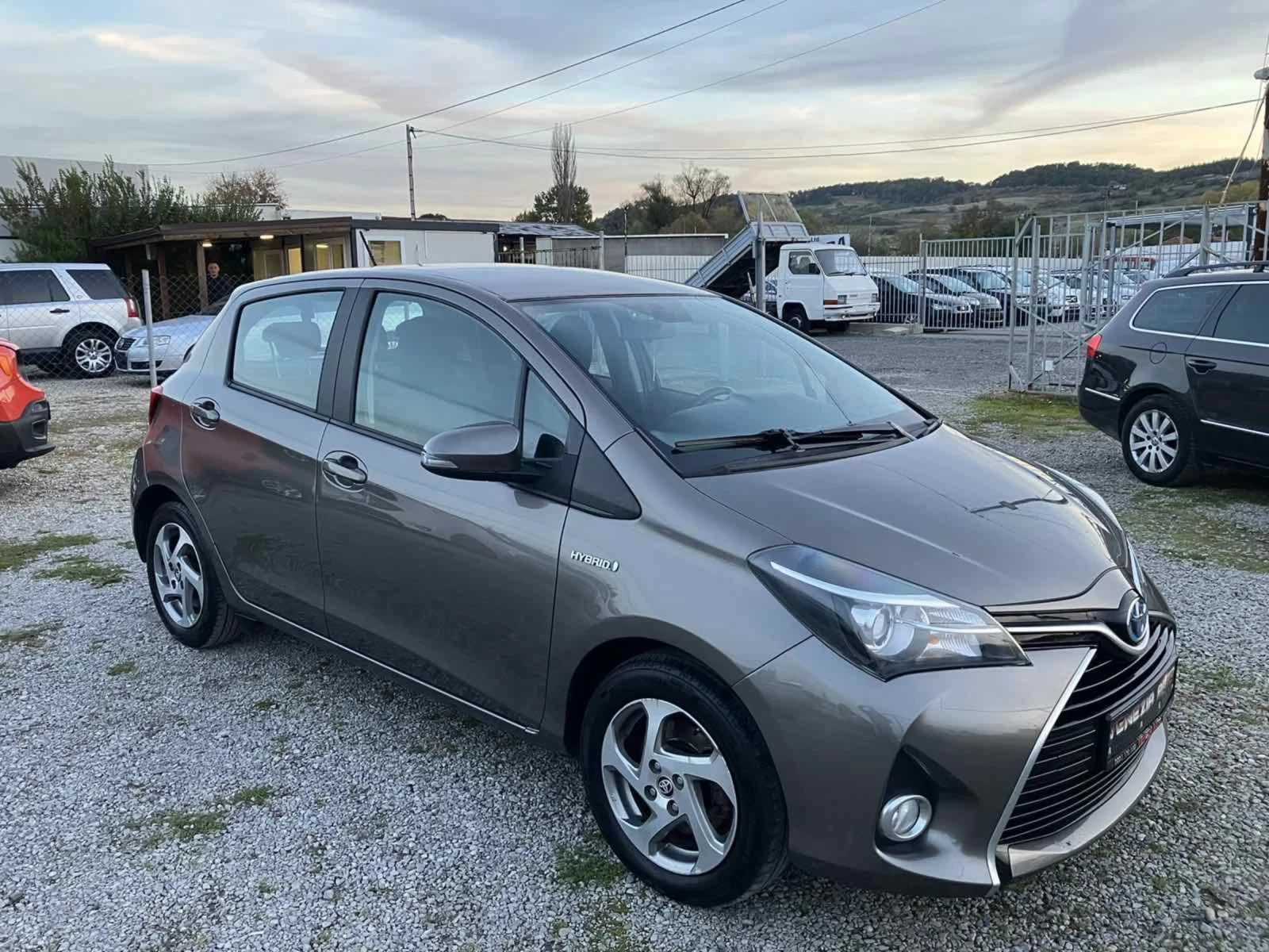 Toyota Yaris 1.5.Hibrid.evro6 - изображение 3