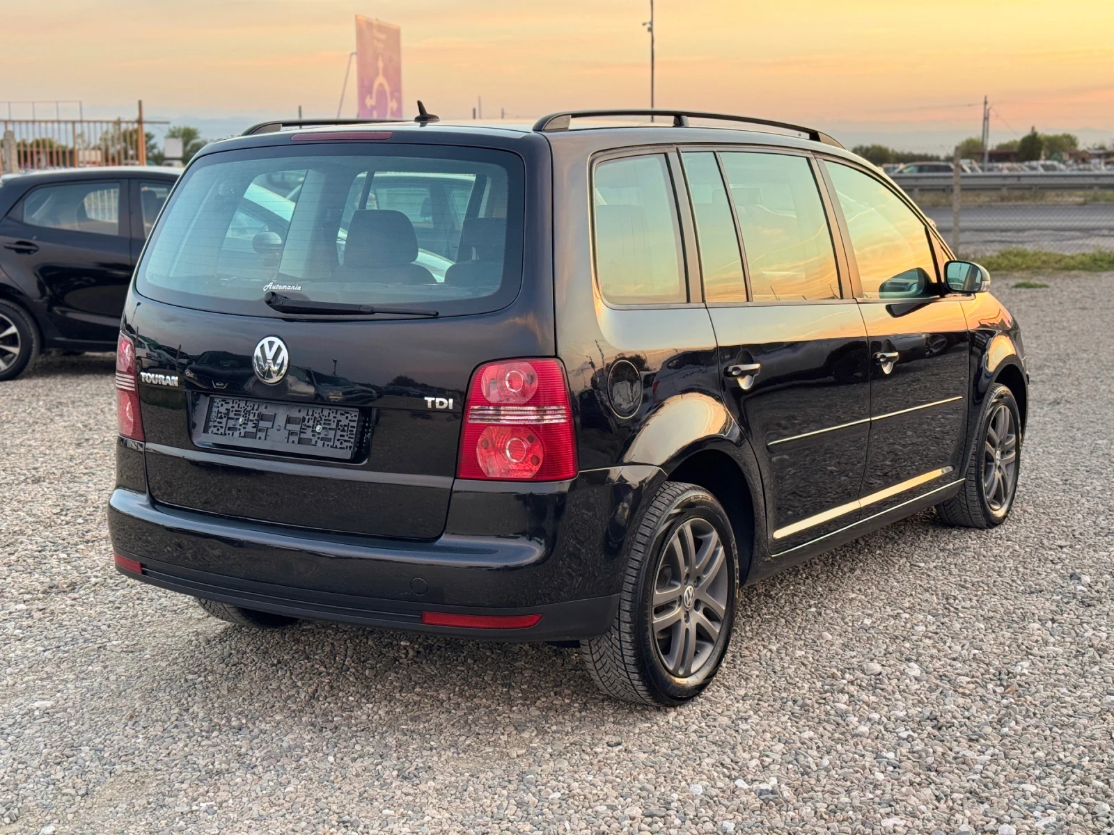 VW Touran 1.9 TDI 7 МЕСТЕН КЛИМАТРОНИК НАВИГАЦИЯ АВТОПИЛОТ - изображение 6