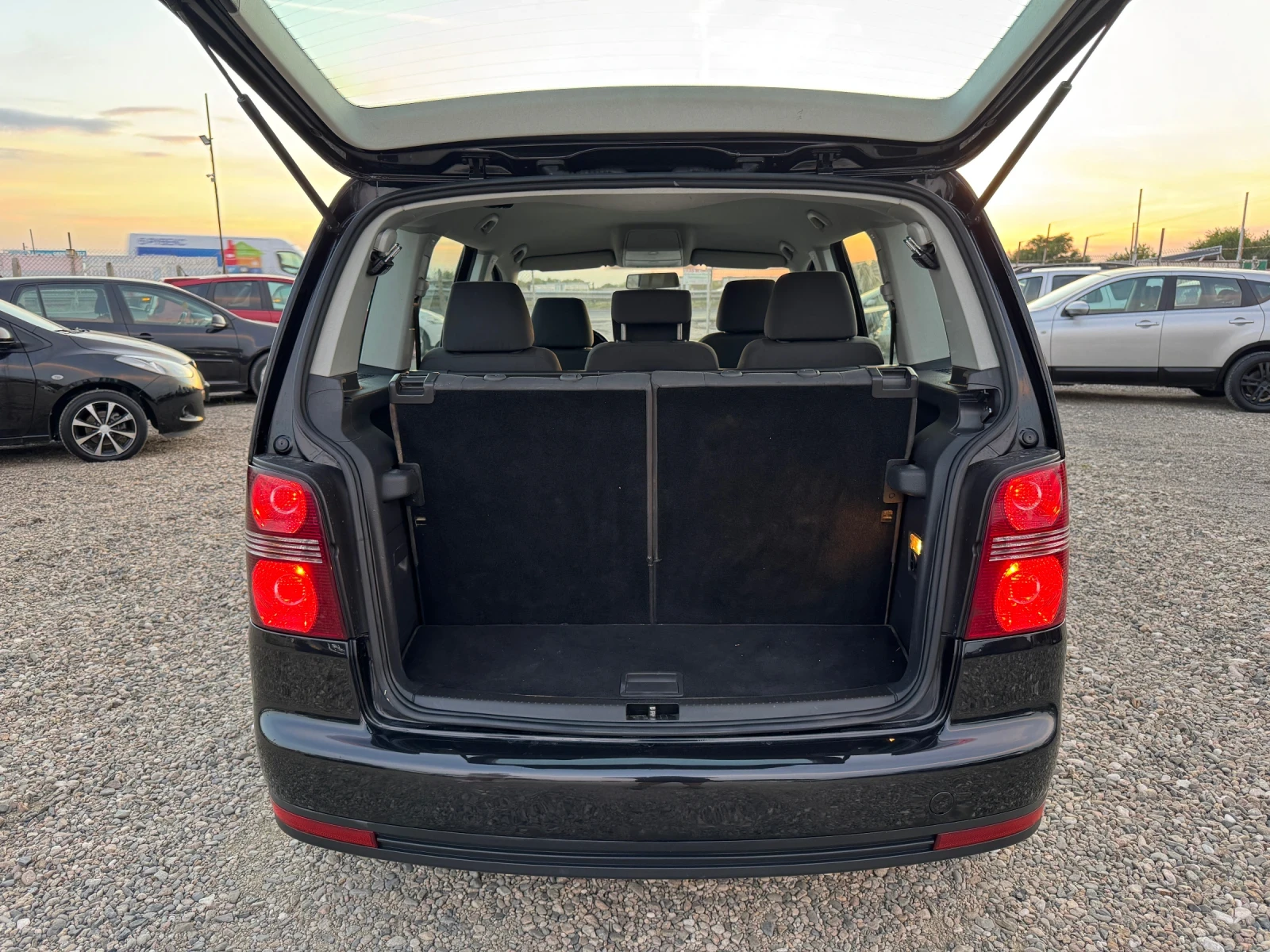 VW Touran 1.9 TDI 7 МЕСТЕН КЛИМАТРОНИК НАВИГАЦИЯ АВТОПИЛОТ - изображение 5
