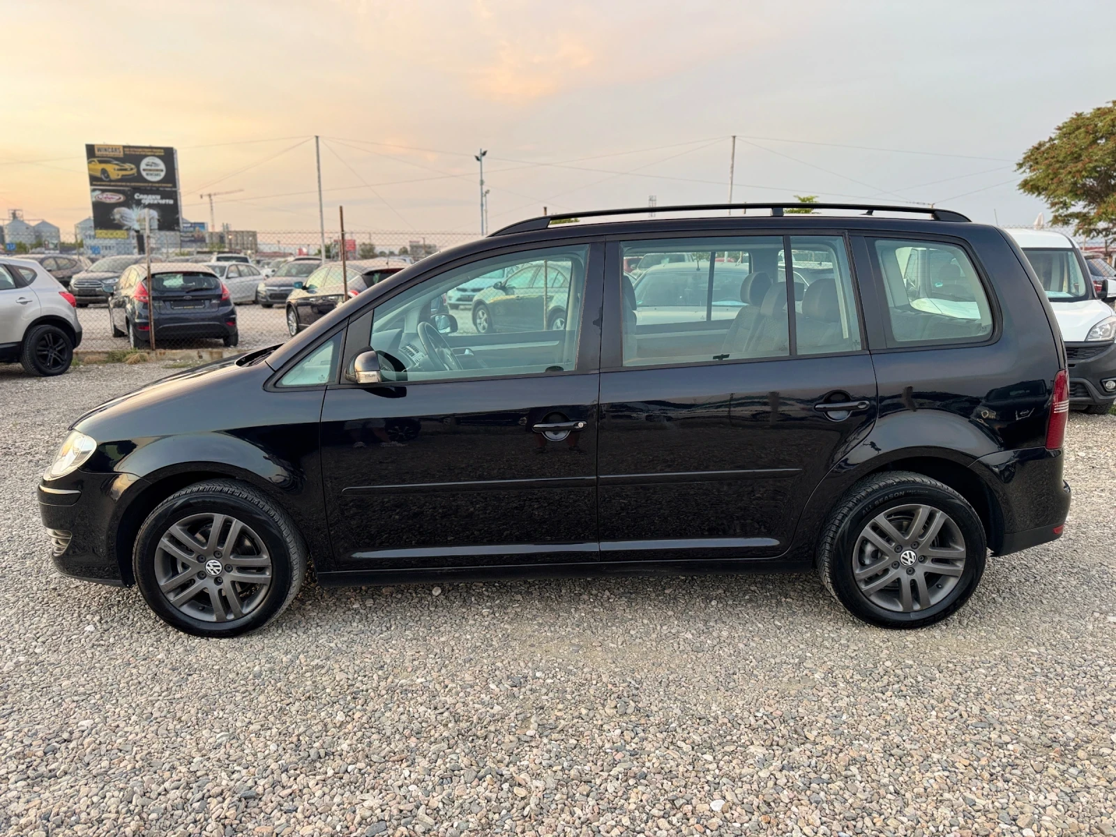 VW Touran 1.9 TDI 7 МЕСТЕН КЛИМАТРОНИК НАВИГАЦИЯ АВТОПИЛОТ - изображение 2