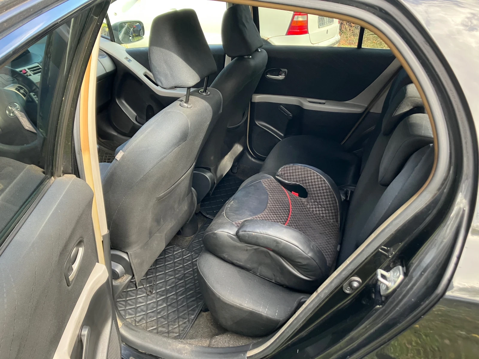 Toyota Yaris  - изображение 7