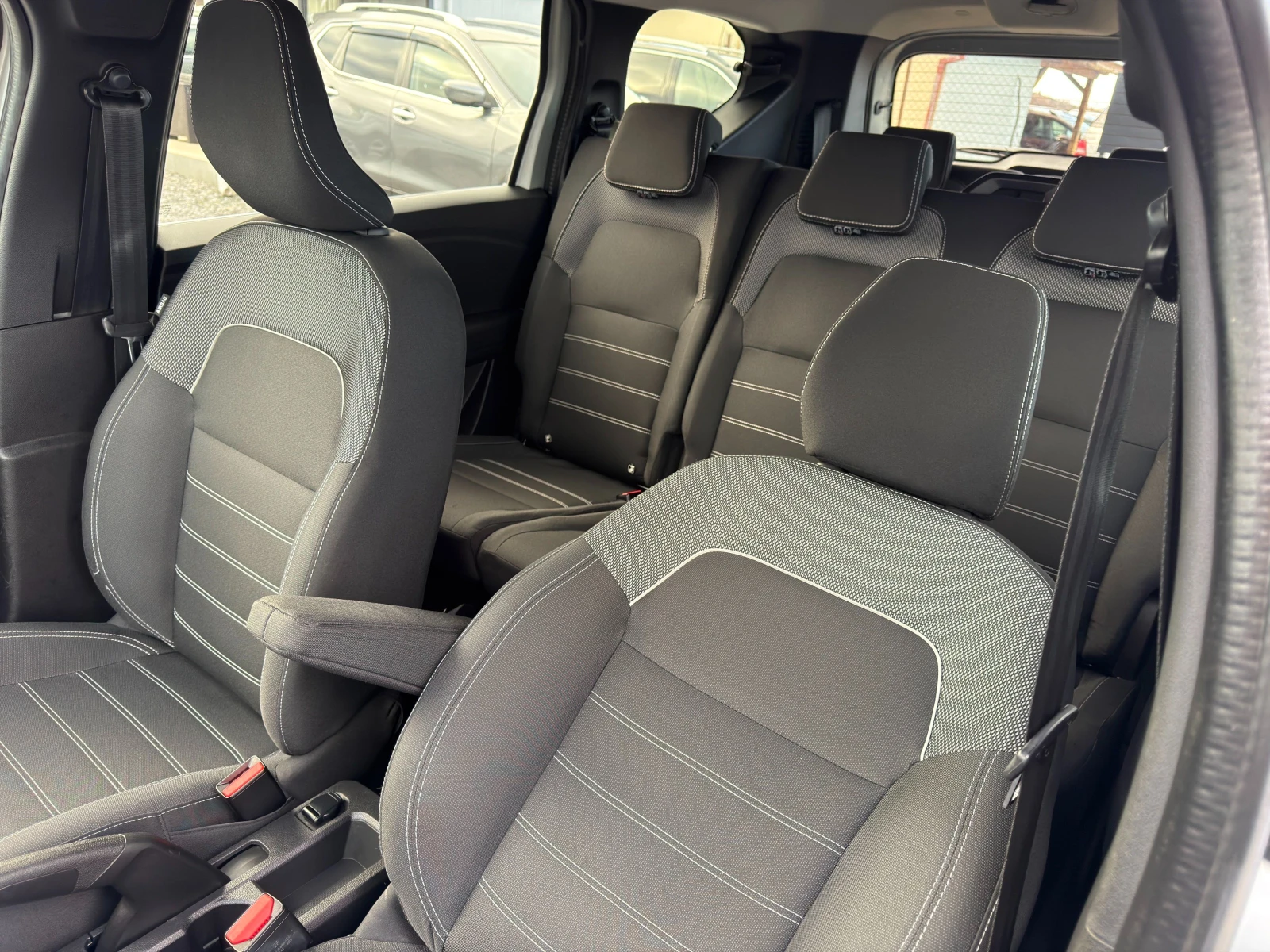 Dacia Jogger 1.0TCe GPL 7м - изображение 7