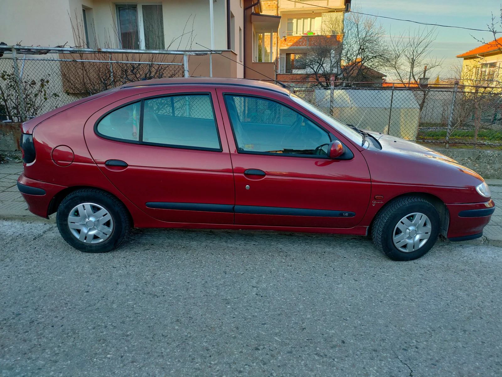 Renault Megane 1.6i - изображение 6