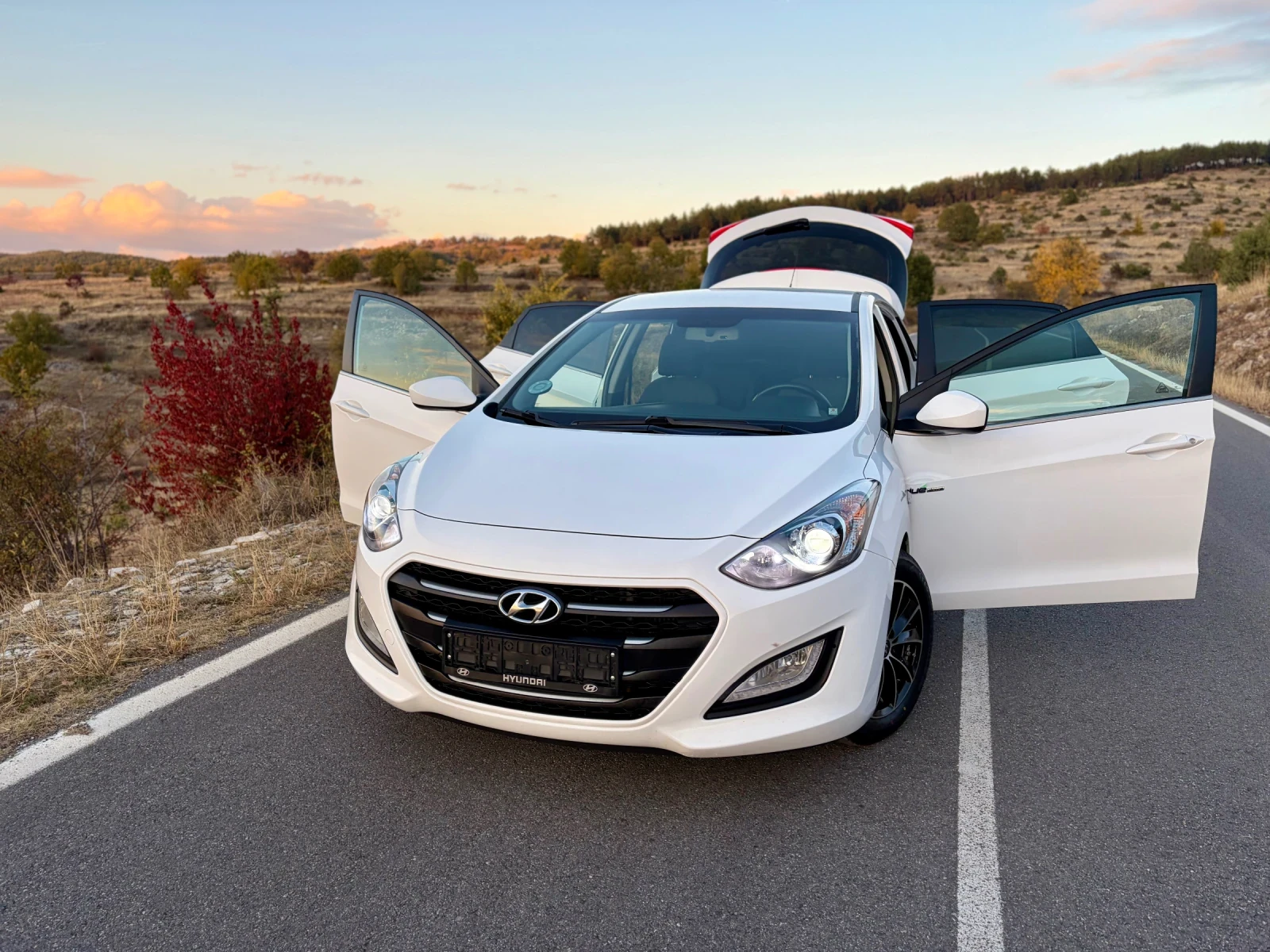 Hyundai I30 1.6 CRDI Автоматик, Евро 6, Нов внос, снимка 8 - Автомобили и джипове - 53709388