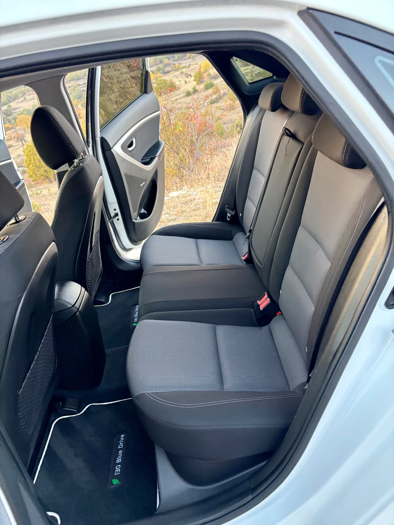 Hyundai I30 1.6 CRDI Автоматик, Евро 6, Нов внос, снимка 11 - Автомобили и джипове - 53709388