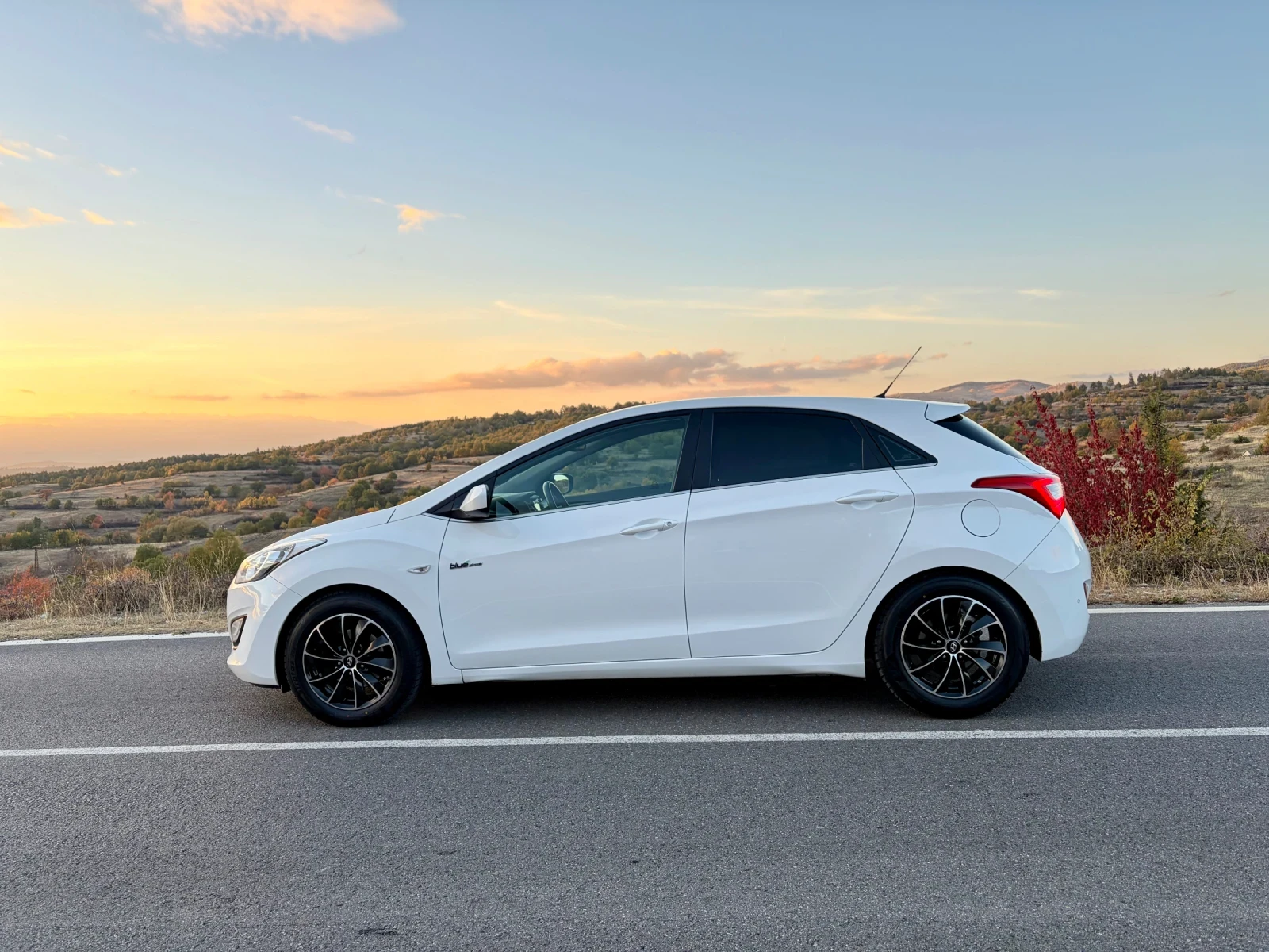 Hyundai I30 1.6 CRDI Автоматик, Евро 6, Нов внос, снимка 2 - Автомобили и джипове - 53709388