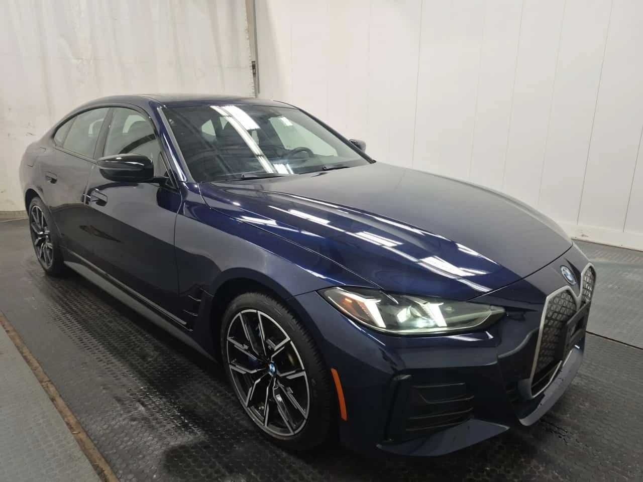 BMW i4 EDRIVE40/CARFAX/CAMERA/2 КЛЮЧА , снимка 2 - Автомобили и джипове - 54060737