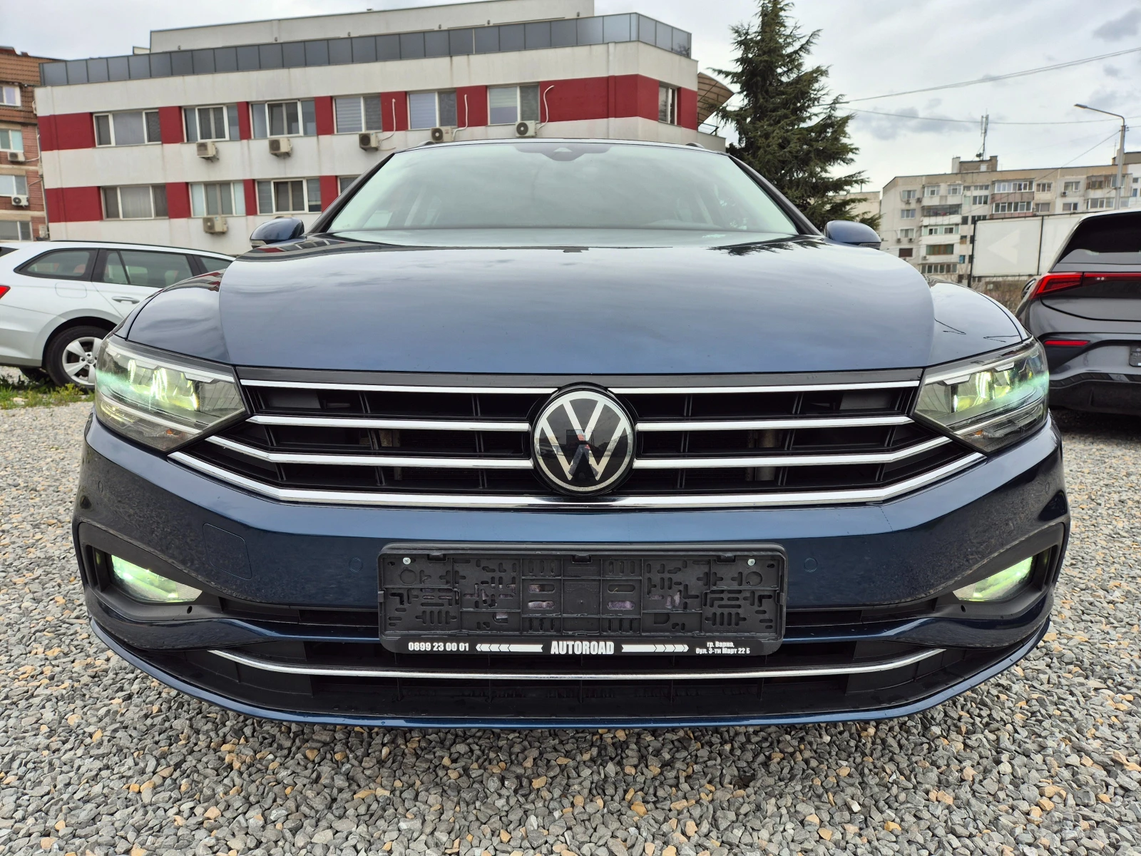VW Passat 2.0 TDI -150 K.S. AVTOMAT-LED-DISTRONIK-EXECUTIVE, снимка 5 - Автомобили и джипове - 54125616