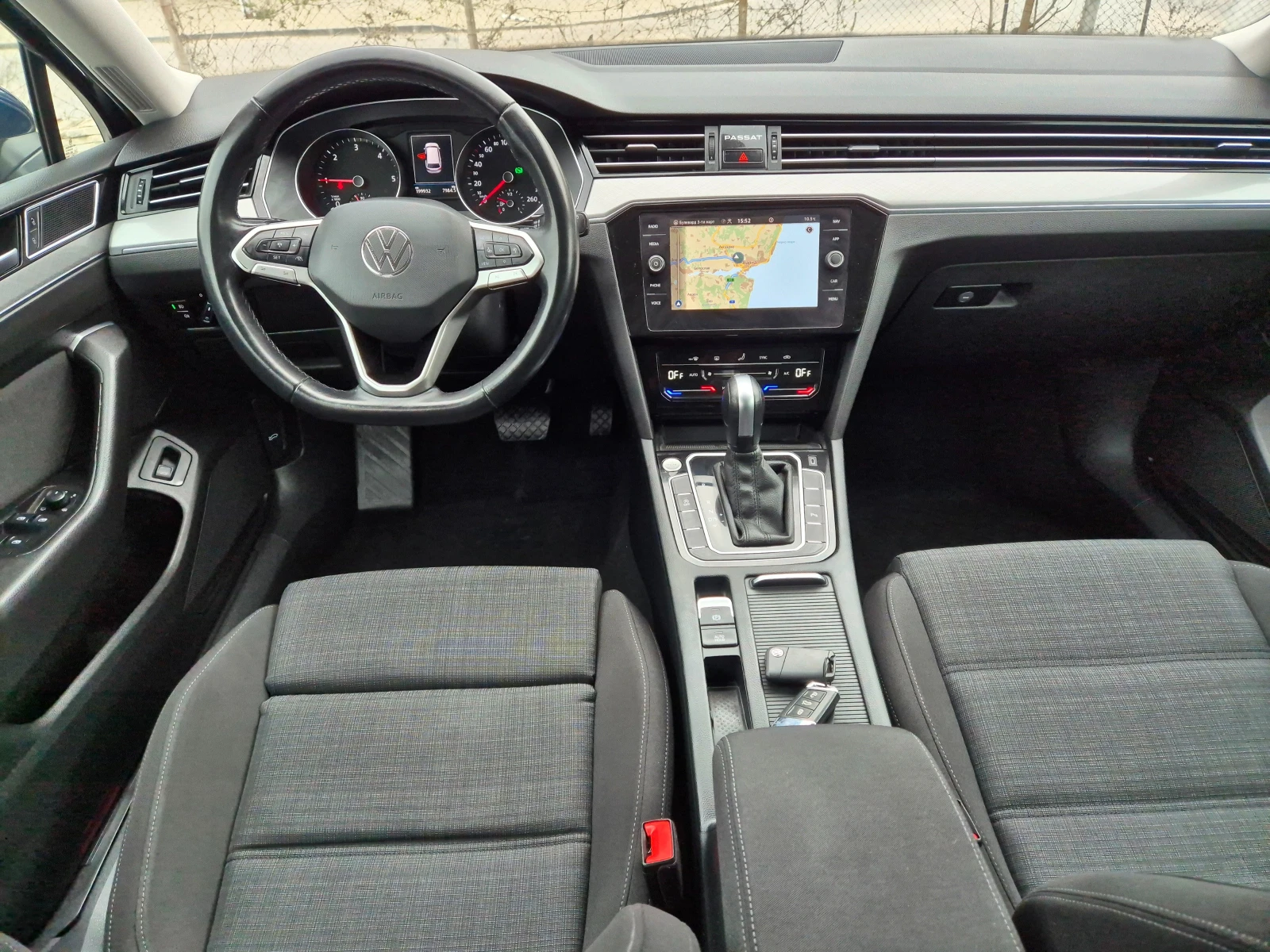 VW Passat 2.0 TDI -150 K.S. AVTOMAT-LED-DISTRONIK-EXECUTIVE, снимка 9 - Автомобили и джипове - 54125616