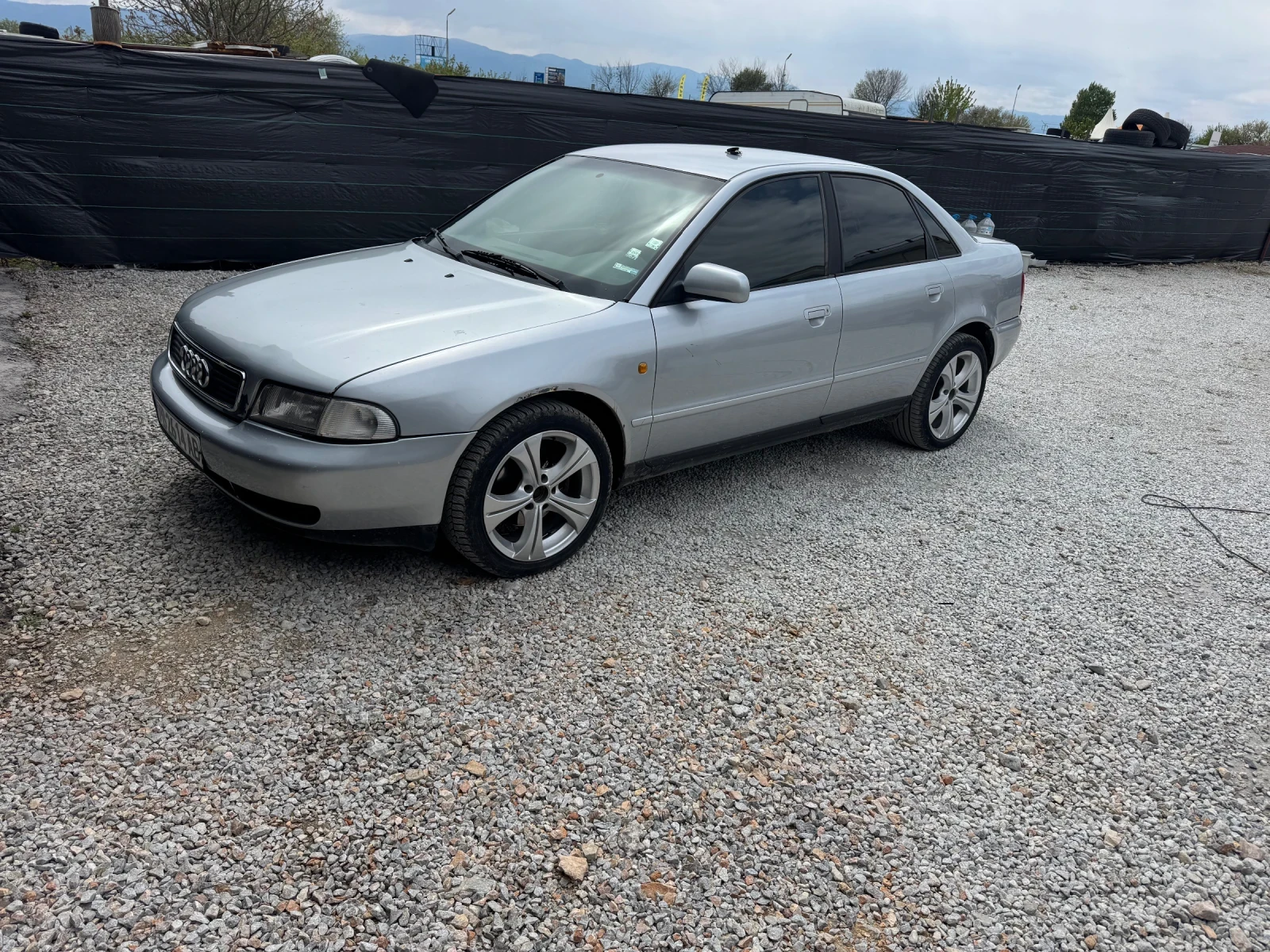 Audi A4 Газ/Бензин, снимка 3 - Автомобили и джипове - 54388115
