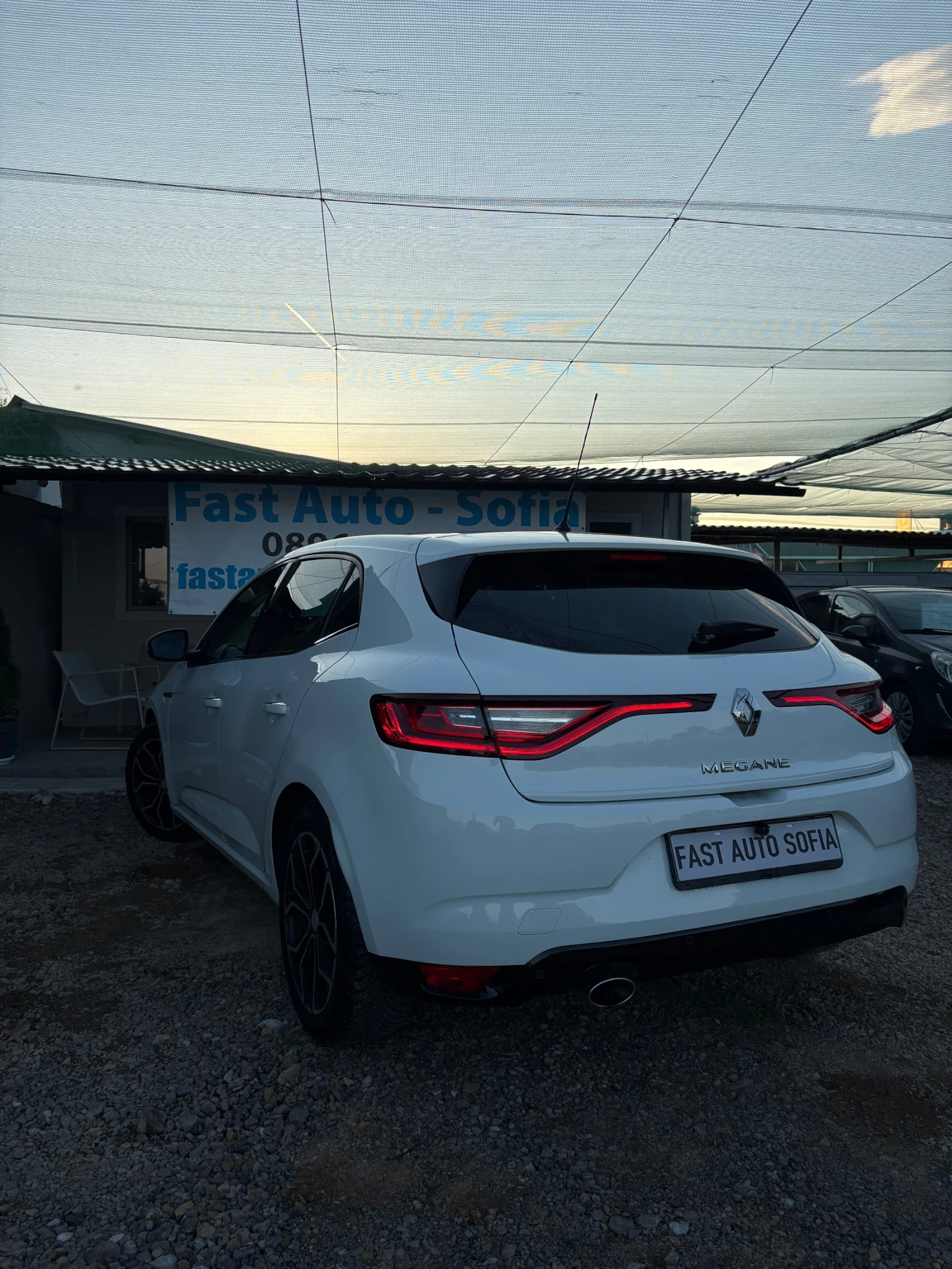 Renault Megane 1.5dCi* Automatic* Keyless* Camera* 110к.с, снимка 6 - Автомобили и джипове - 54839792