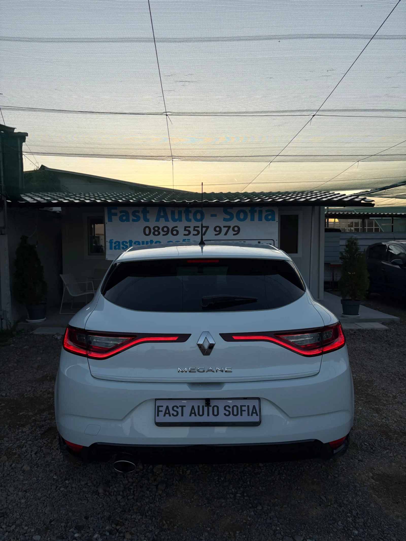 Renault Megane 1.5dCi* Automatic* Keyless* Camera* 110к.с, снимка 5 - Автомобили и джипове - 54839792