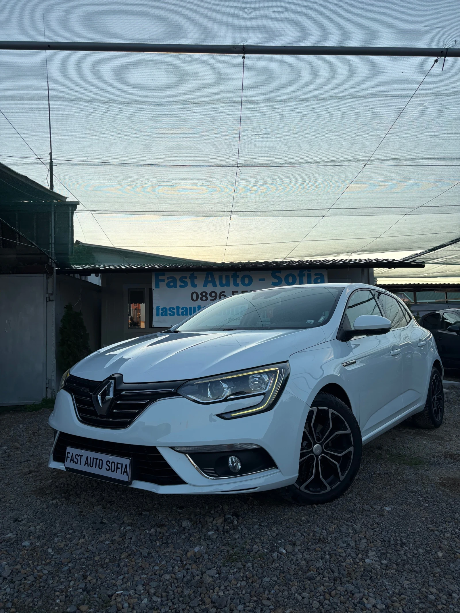 Renault Megane 1.5dCi* Automatic* Keyless* Camera* 110к.с