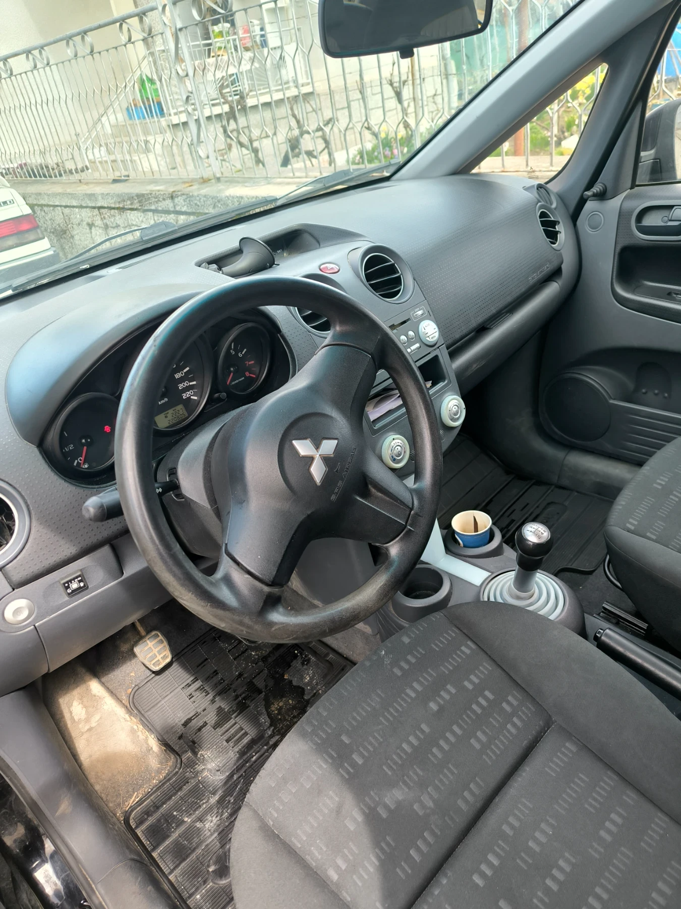 Mitsubishi Colt 3врати, снимка 4 - Автомобили и джипове - 54892144