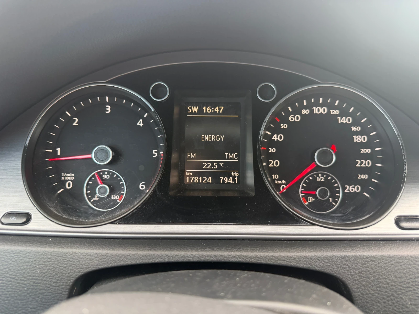 VW Passat 2.0 td 140 ks, снимка 16 - Автомобили и джипове - 55952803