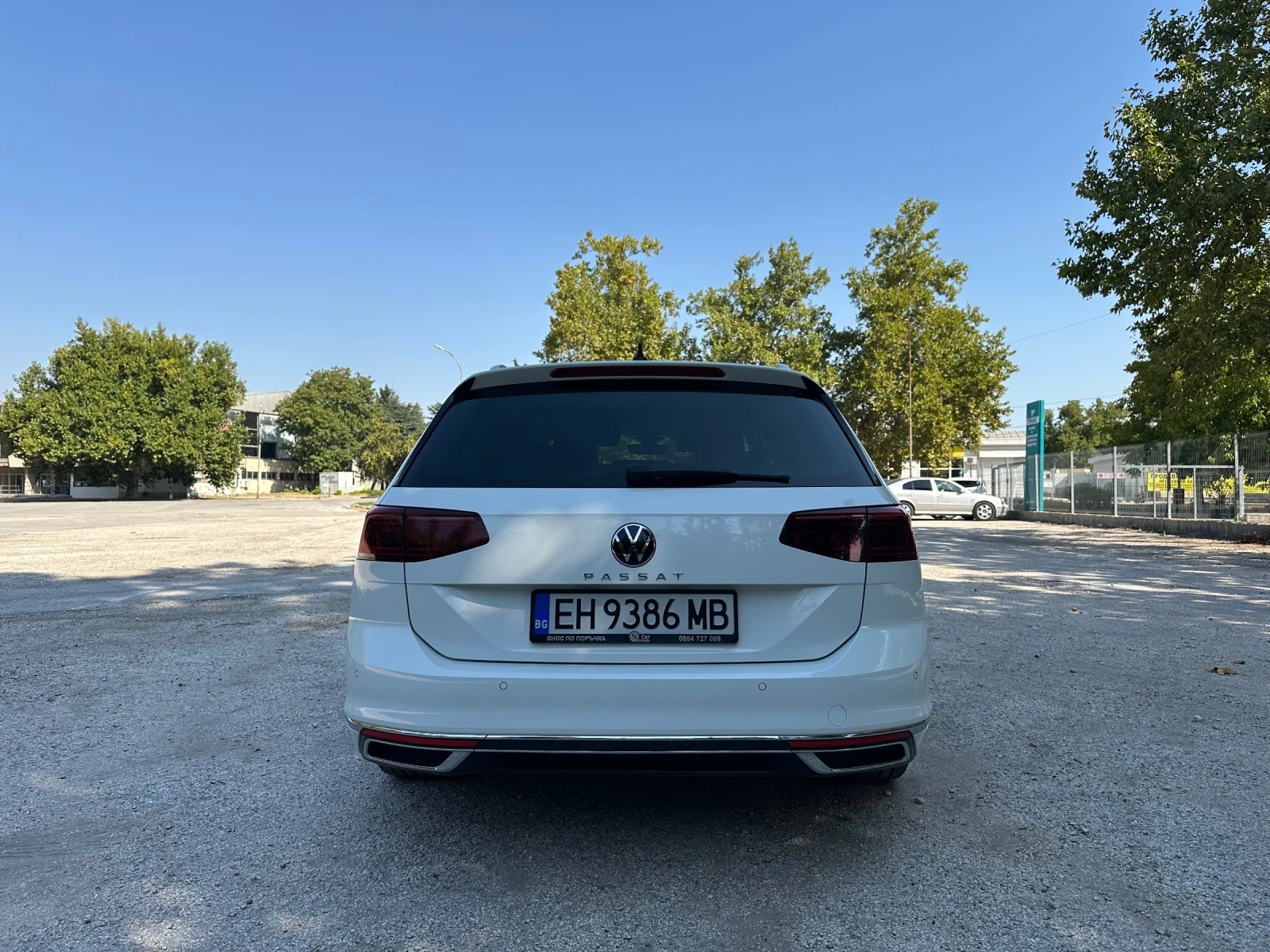 VW Passat  8 Facelift Elegance  IQ/Digital/Pano, снимка 6 - Автомобили и джипове - 56019661