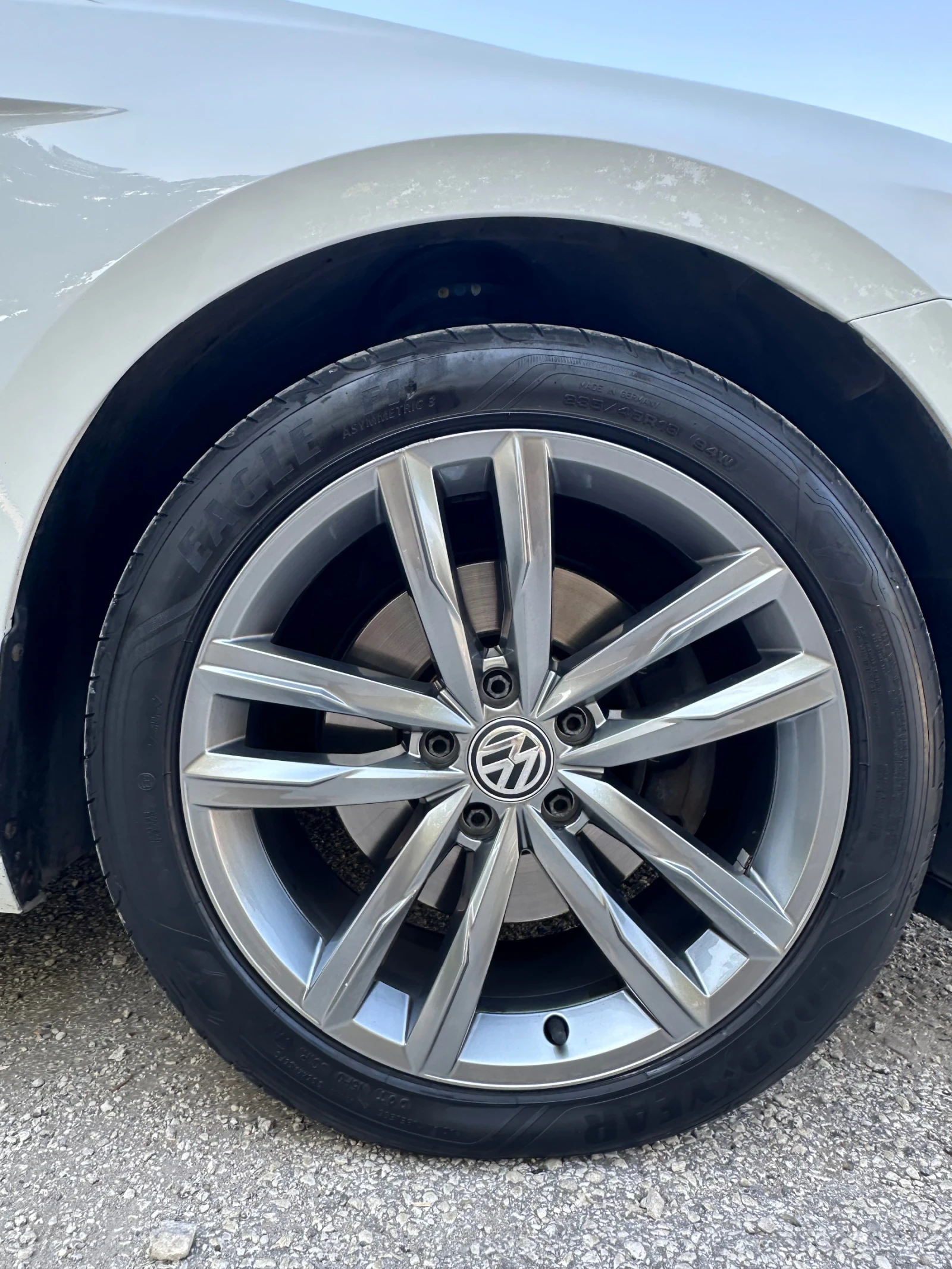 VW Passat  8 Facelift Elegance  IQ/Digital/Pano, снимка 15 - Автомобили и джипове - 56019661