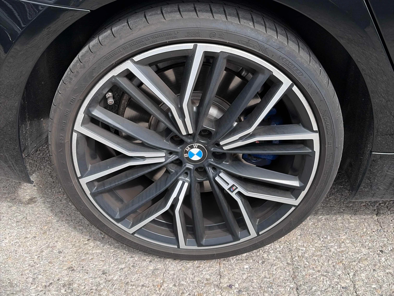 BMW 550 i xDrive * CARFAX * DISTRONIC* LASER* , снимка 7 - Автомобили и джипове - 56120666