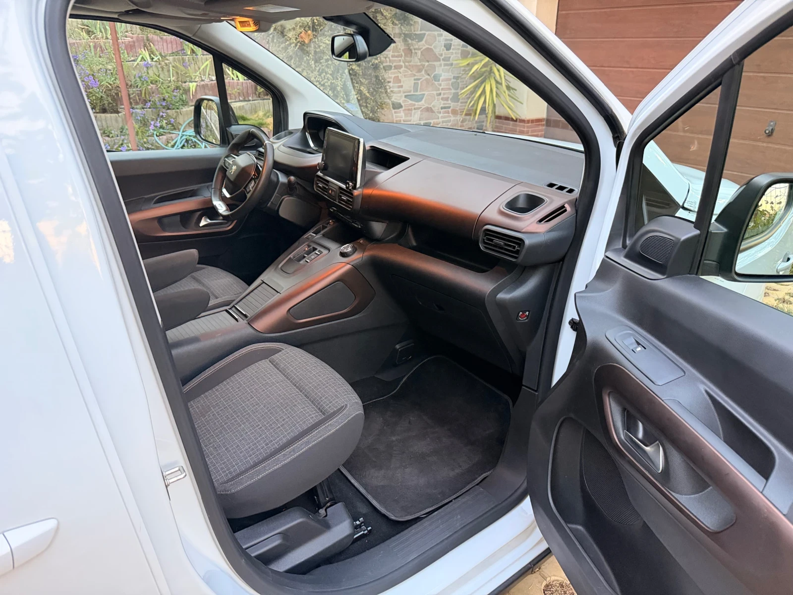 Peugeot Rifter GT 57 kw, снимка 9 - Автомобили и джипове - 56349591