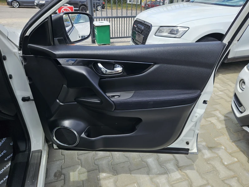 Nissan Qashqai 1.6dci 4x4, снимка 13 - Автомобили и джипове - 48248241
