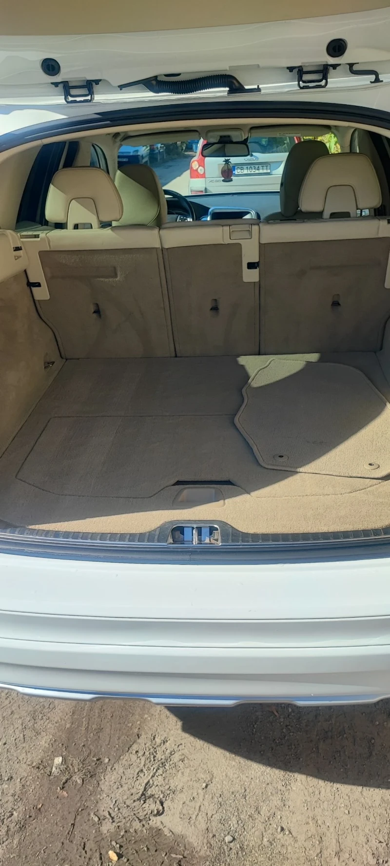 Volvo XC60, снимка 13 - Автомобили и джипове - 52235168