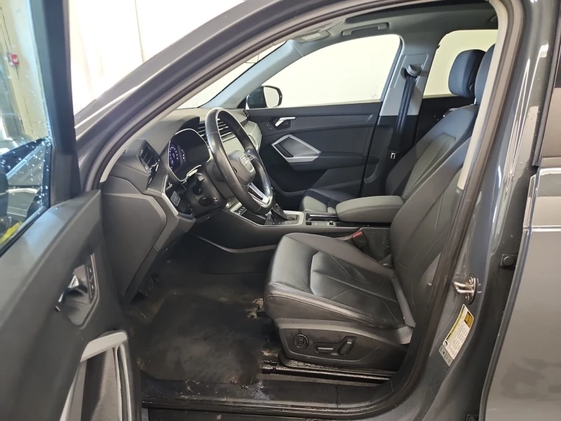 Audi Q3 2.0 TFSI, снимка 5 - Автомобили и джипове - 53429401