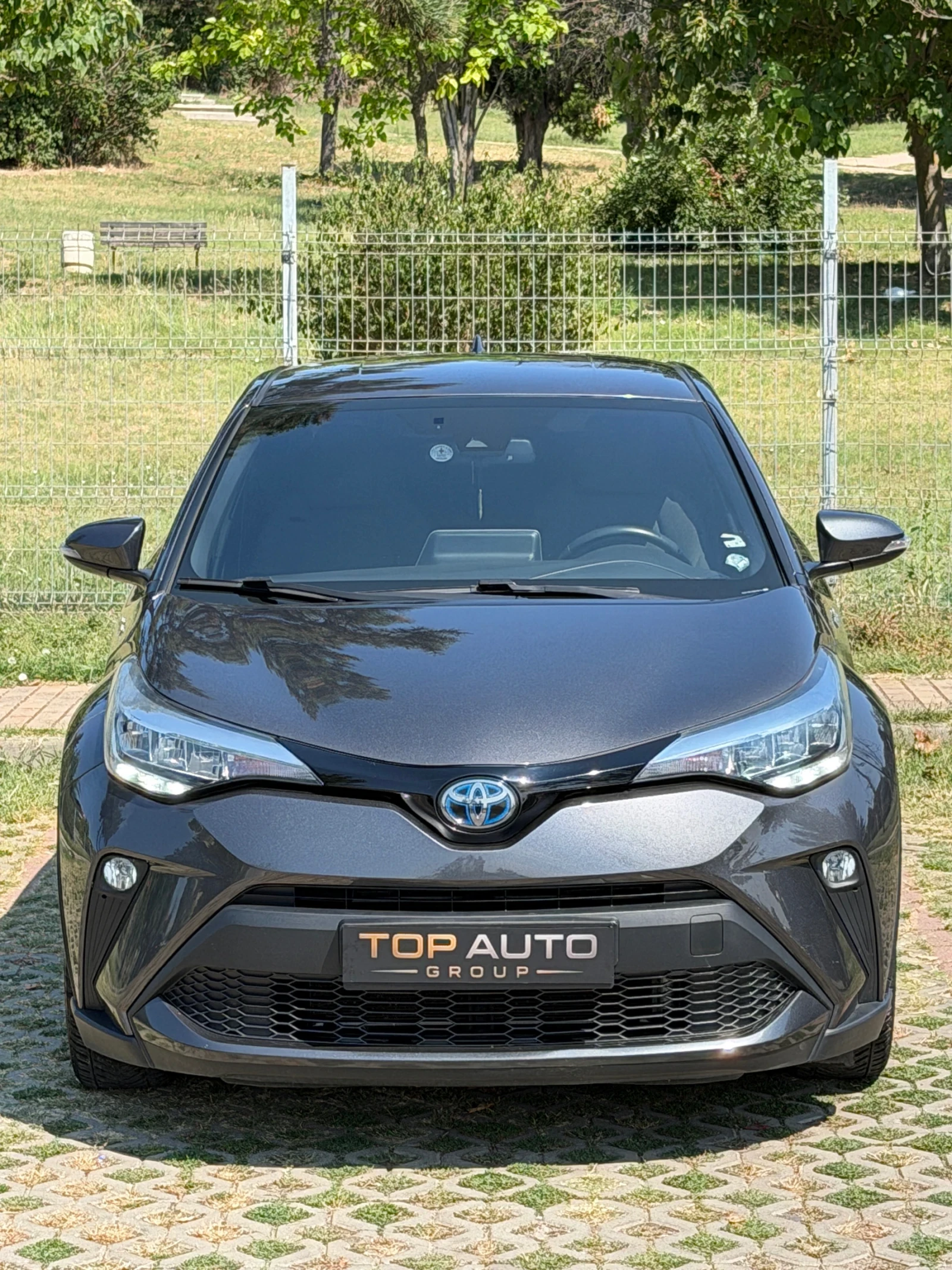 Toyota C-HR 1.8 Hybrid/Face/E-CVT/ Гаранция, снимка 2 - Автомобили и джипове - 55730653
