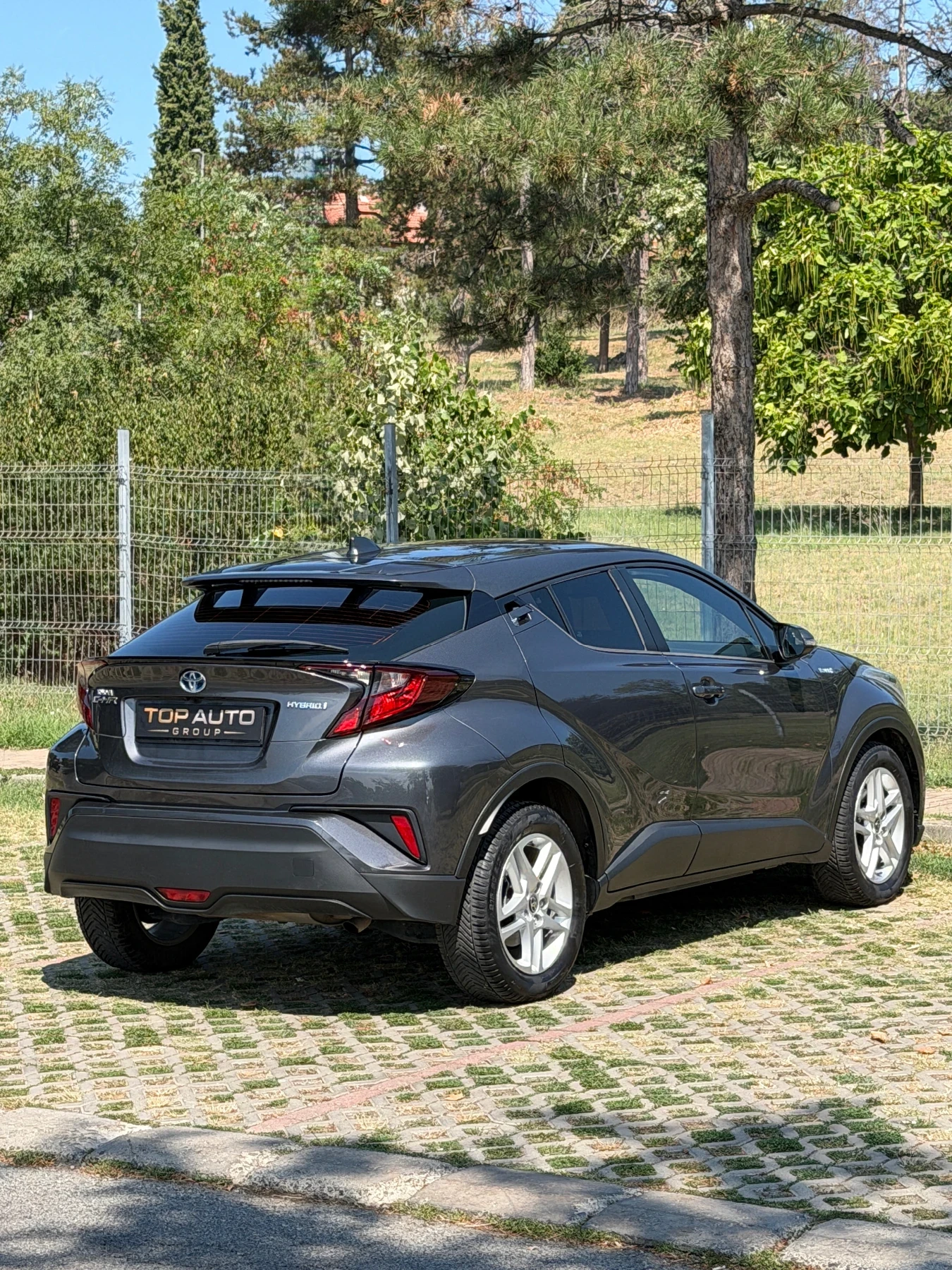 Toyota C-HR 1.8 Hybrid/Face/E-CVT/ Гаранция, снимка 4 - Автомобили и джипове - 55730653