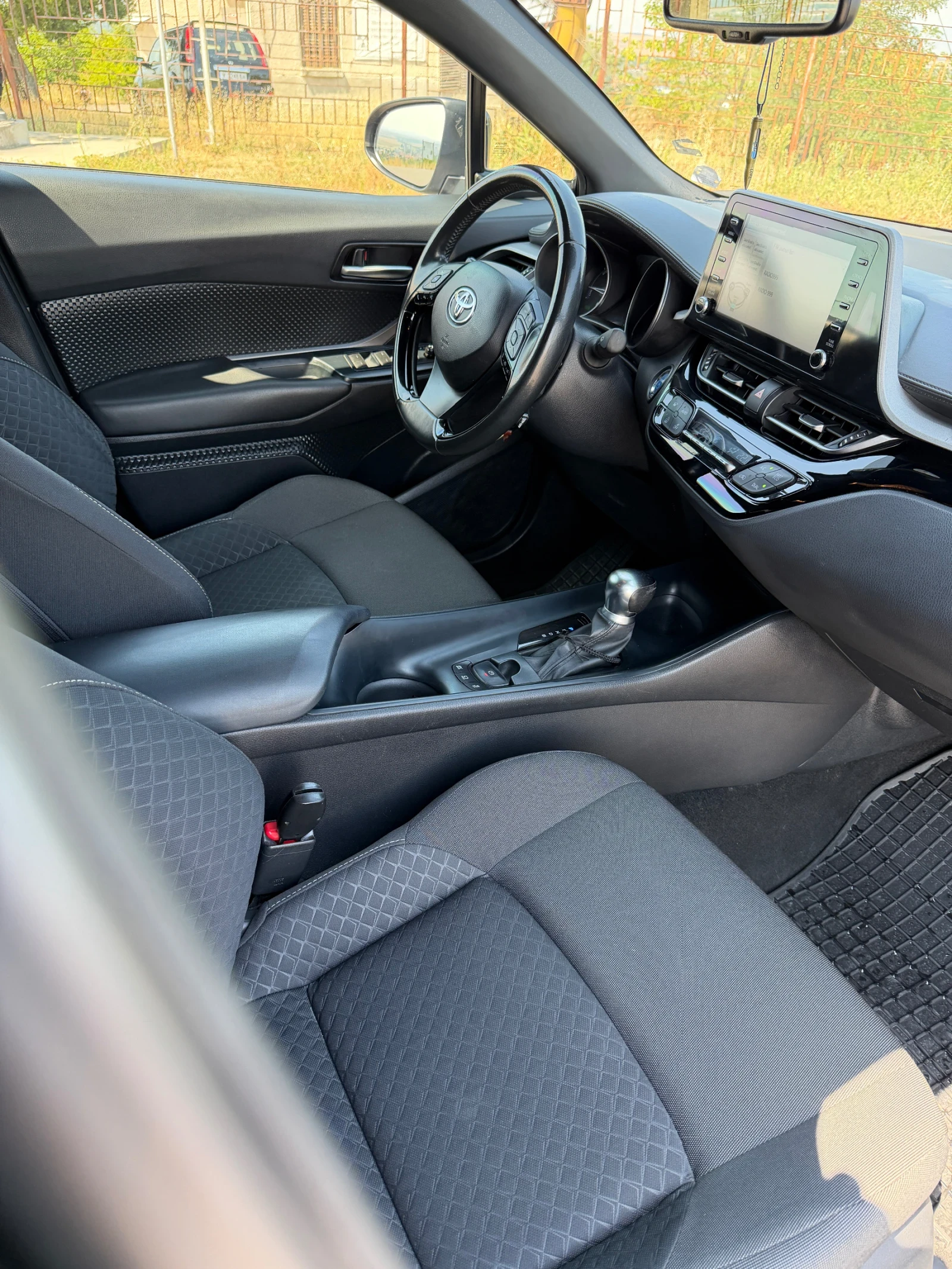 Toyota C-HR 1.8 Hybrid/Face/E-CVT/ Гаранция, снимка 9 - Автомобили и джипове - 55730653