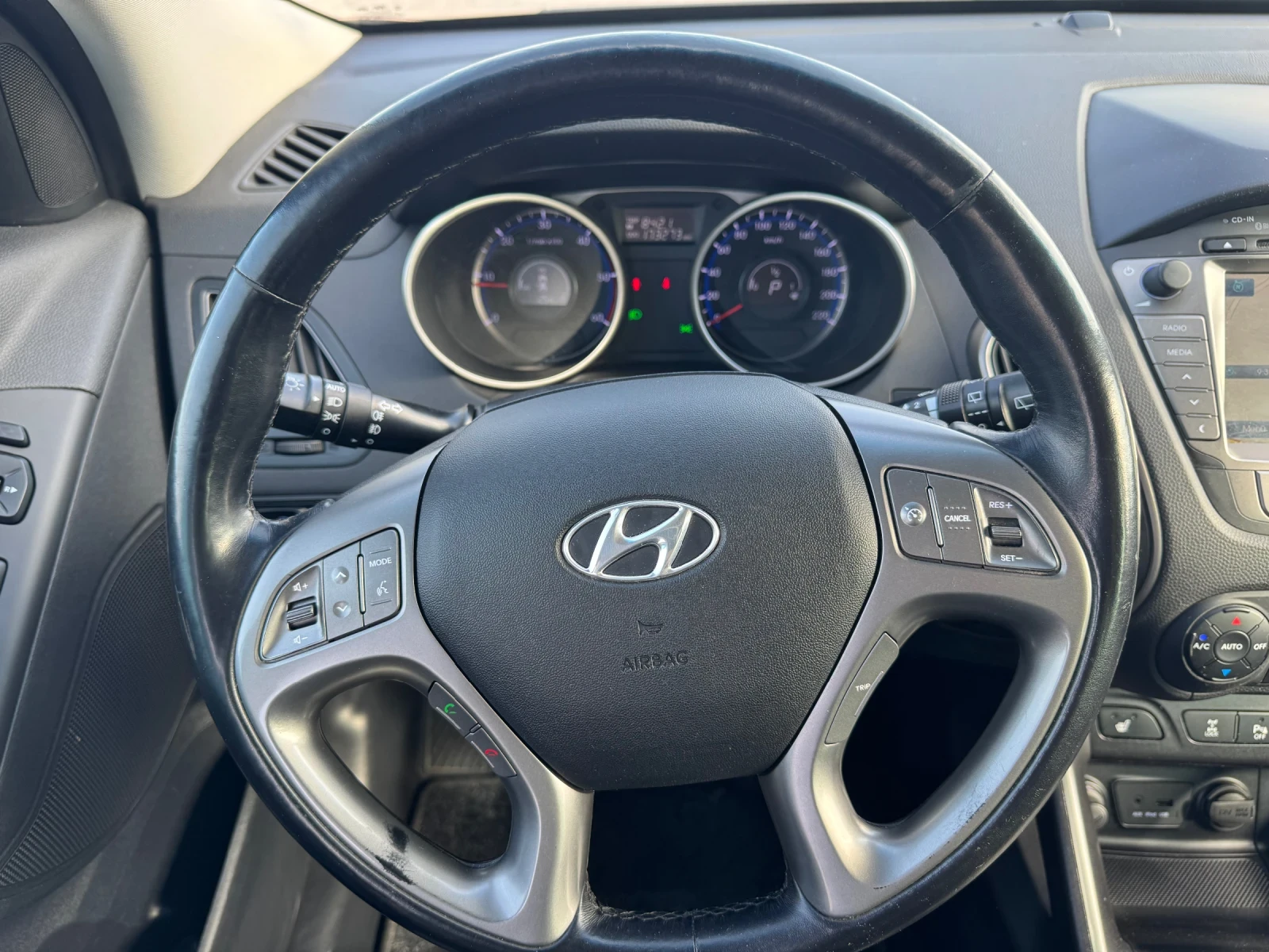 Hyundai IX35 2.0 CRDI 4X4, снимка 13 - Автомобили и джипове - 56432048