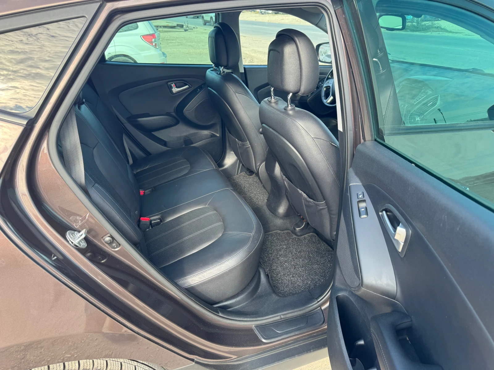 Hyundai IX35 2.0 CRDI 4X4, снимка 11 - Автомобили и джипове - 56432048