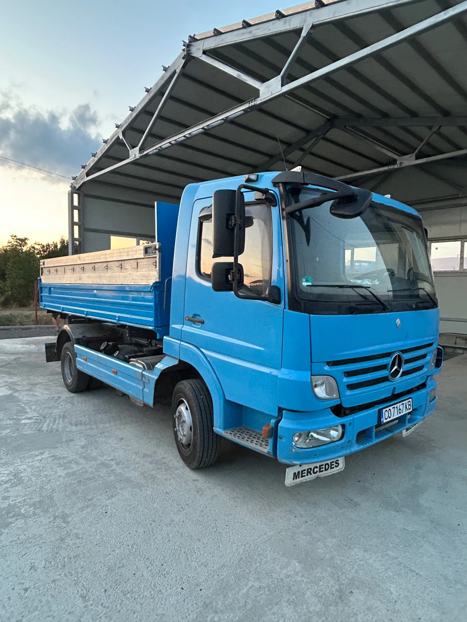 Mercedes-Benz Atego Тристранен самосвал , снимка 11 - Камиони - 55419748