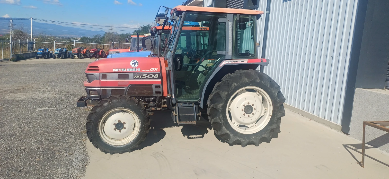 Трактор Mitsubishi MT508