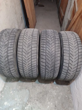 Гуми Зимни 235/60R18, снимка 3